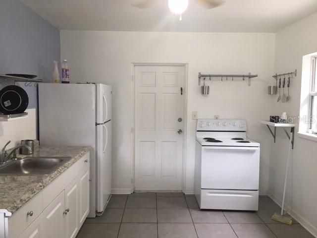 For Rent: $1,800 (2 beds, 1 baths, 1020 Square Feet)