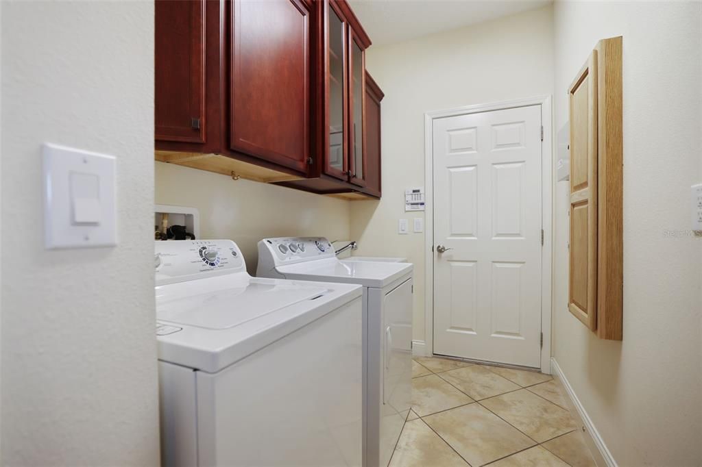 For Sale: $550,000 (4 beds, 3 baths, 2665 Square Feet)