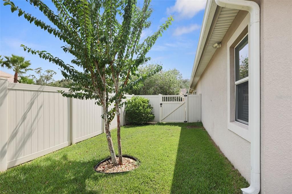 For Sale: $550,000 (4 beds, 3 baths, 2665 Square Feet)