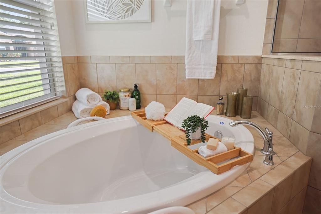 For Sale: $550,000 (4 beds, 3 baths, 2665 Square Feet)