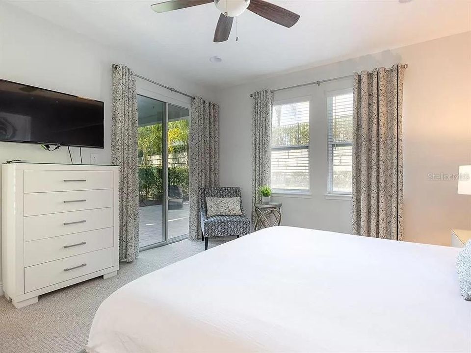 Activo con contrato: $640,000 (6 camas, 6 baños, 3317 Pies cuadrados)