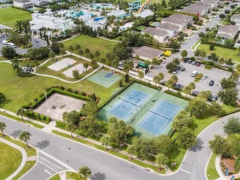 Activo con contrato: $640,000 (6 camas, 6 baños, 3317 Pies cuadrados)