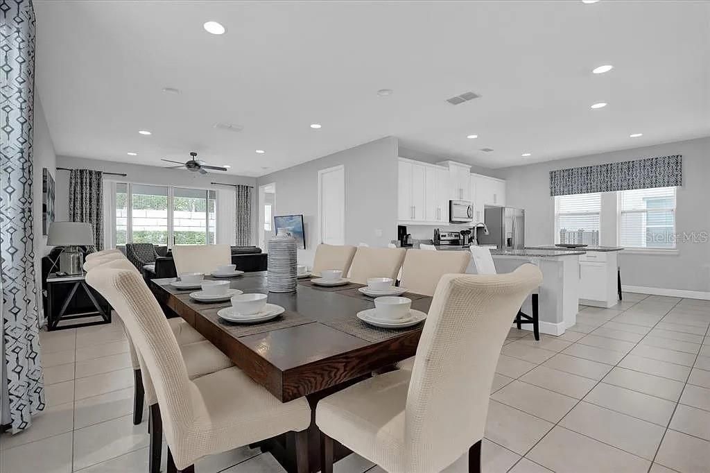 Activo con contrato: $640,000 (6 camas, 6 baños, 3317 Pies cuadrados)