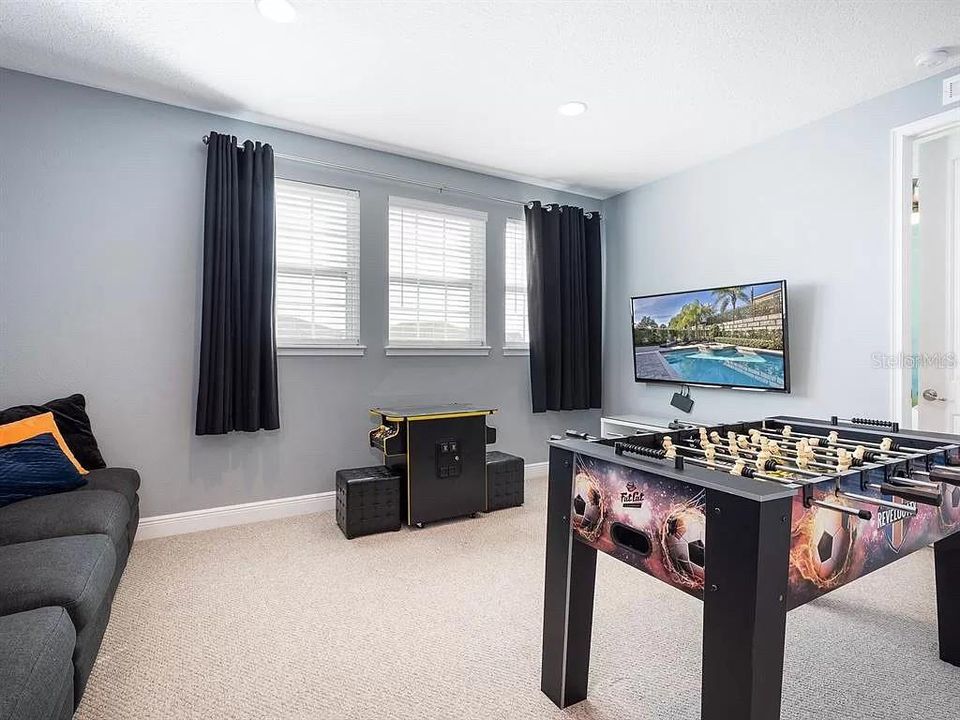 Activo con contrato: $640,000 (6 camas, 6 baños, 3317 Pies cuadrados)