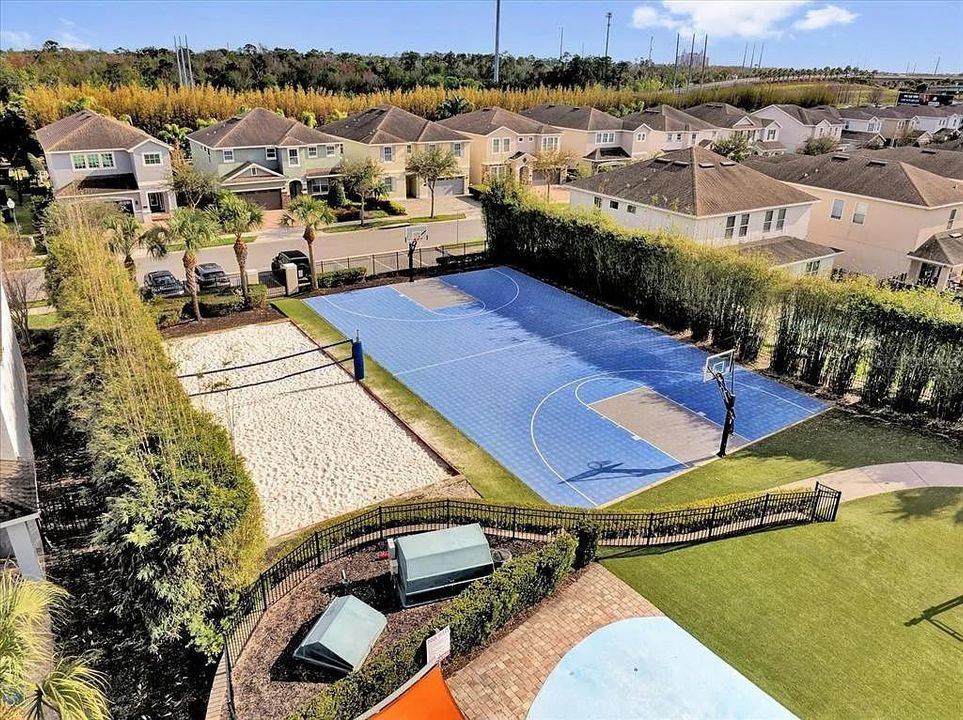 Activo con contrato: $640,000 (6 camas, 6 baños, 3317 Pies cuadrados)