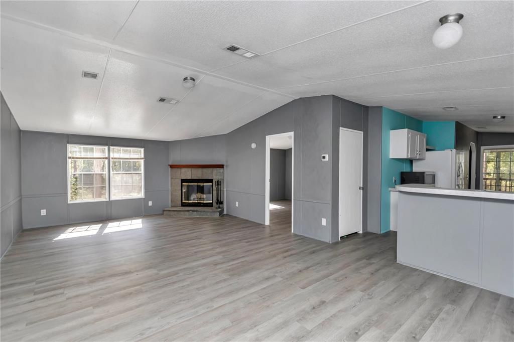 For Sale: $179,000 (3 beds, 2 baths, 1344 Square Feet)