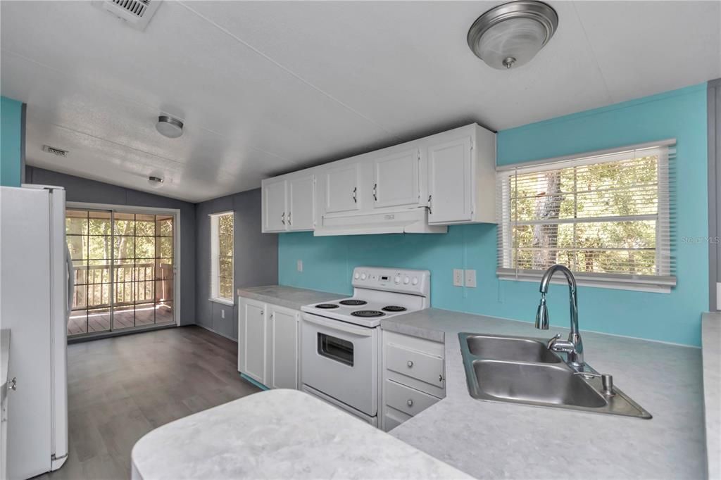 For Sale: $179,000 (3 beds, 2 baths, 1344 Square Feet)