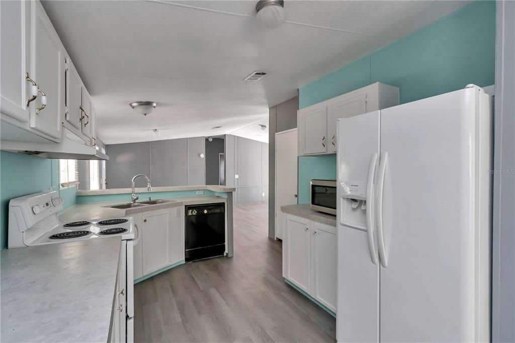 For Sale: $179,000 (3 beds, 2 baths, 1344 Square Feet)