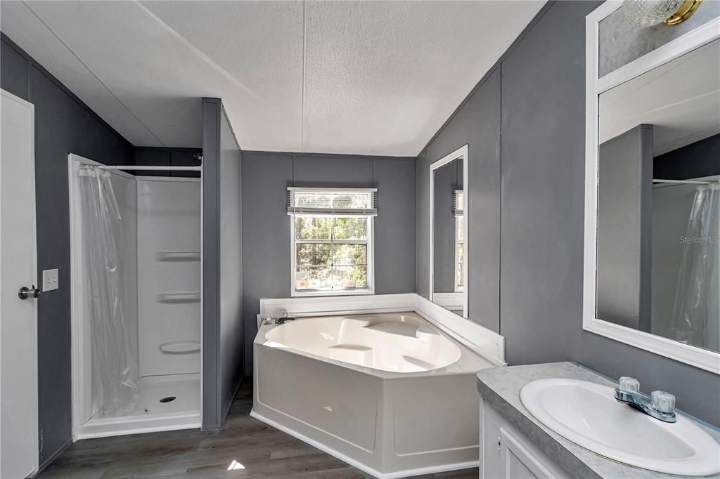 For Sale: $179,000 (3 beds, 2 baths, 1344 Square Feet)