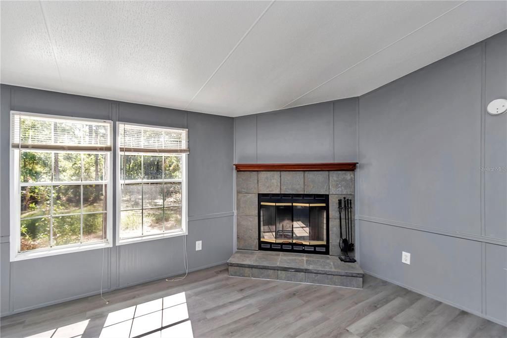 For Sale: $179,000 (3 beds, 2 baths, 1344 Square Feet)