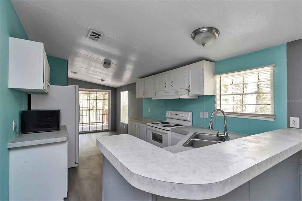 For Sale: $179,000 (3 beds, 2 baths, 1344 Square Feet)