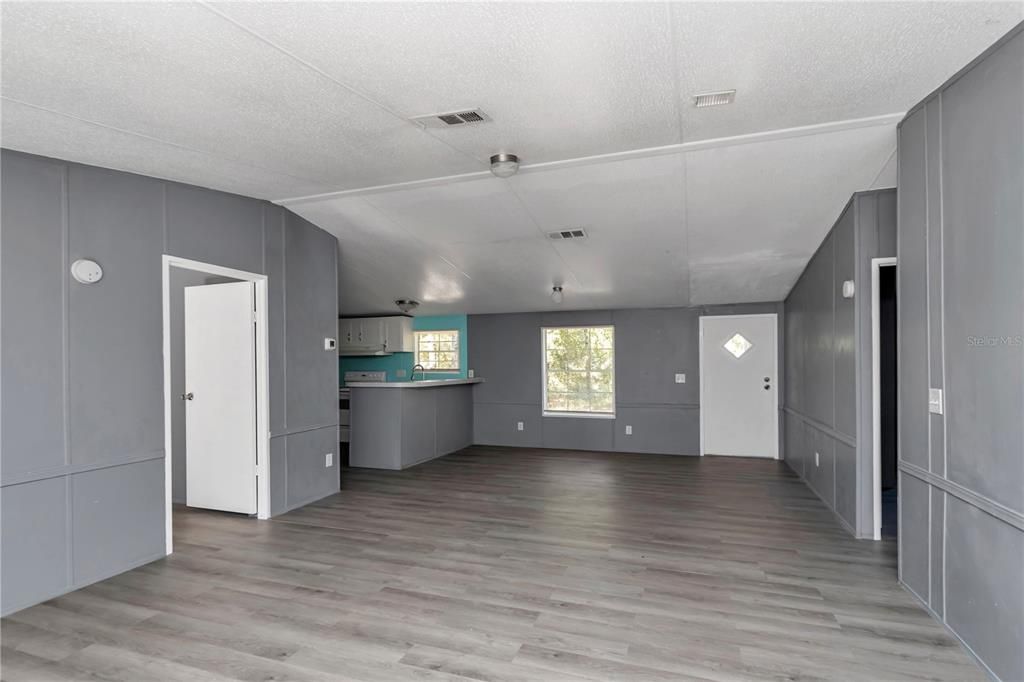 For Sale: $179,000 (3 beds, 2 baths, 1344 Square Feet)