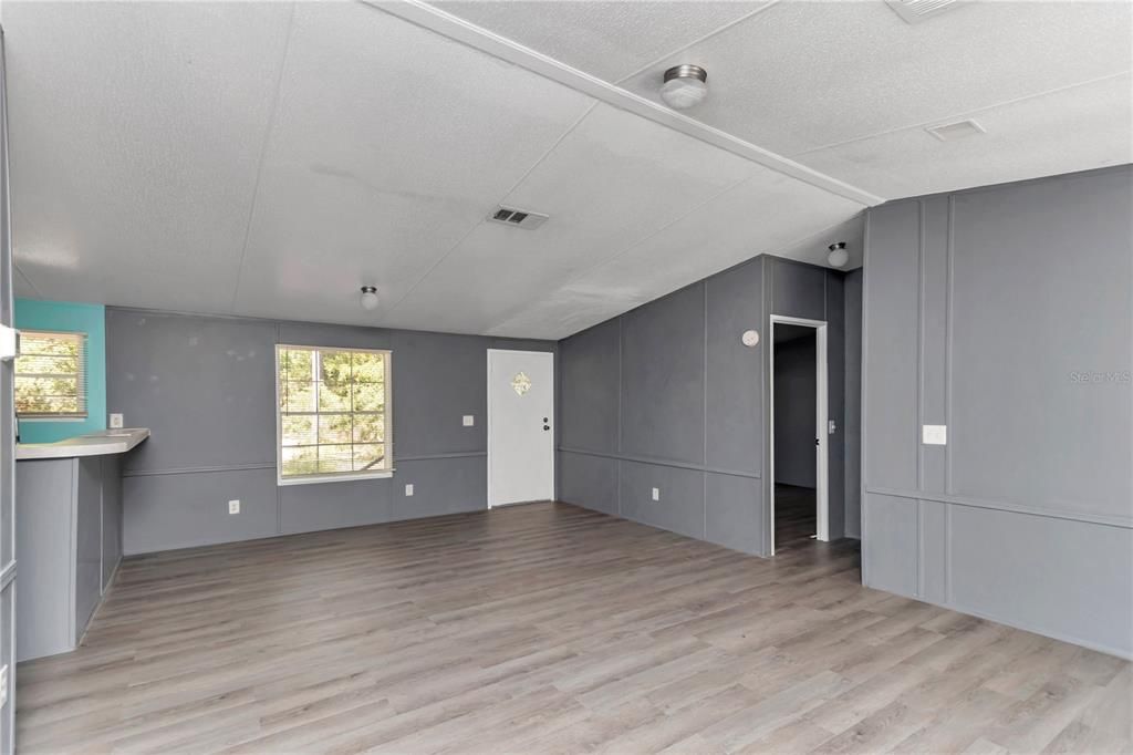 For Sale: $179,000 (3 beds, 2 baths, 1344 Square Feet)