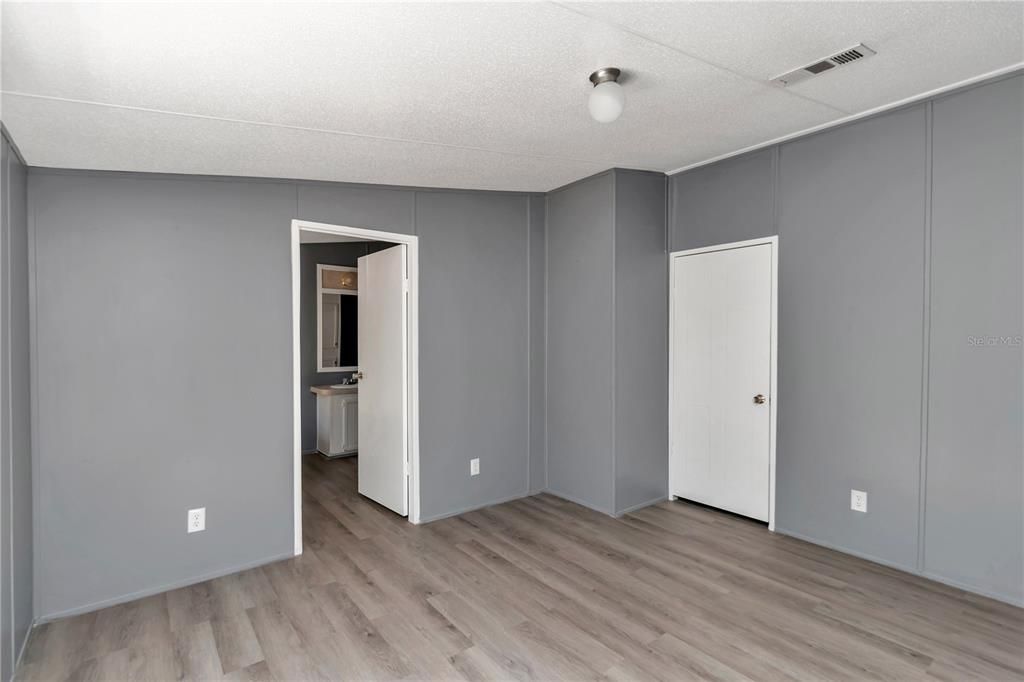 For Sale: $179,000 (3 beds, 2 baths, 1344 Square Feet)