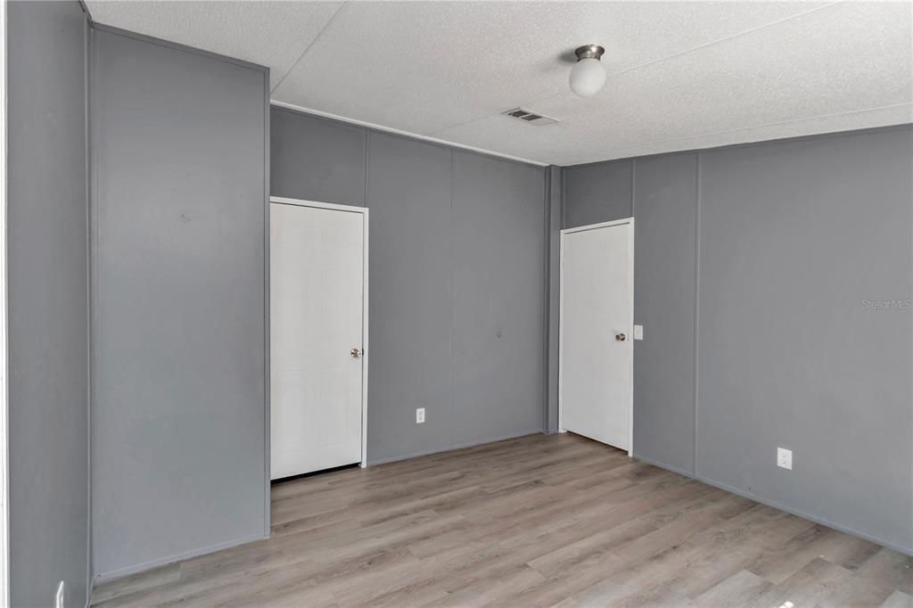 For Sale: $179,000 (3 beds, 2 baths, 1344 Square Feet)