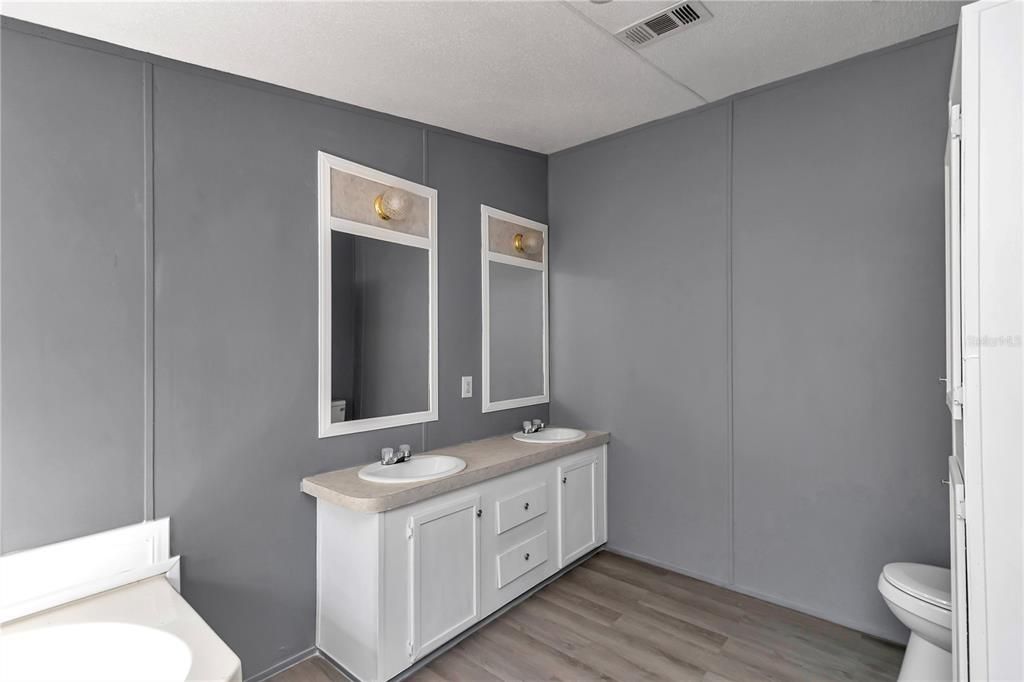 For Sale: $179,000 (3 beds, 2 baths, 1344 Square Feet)