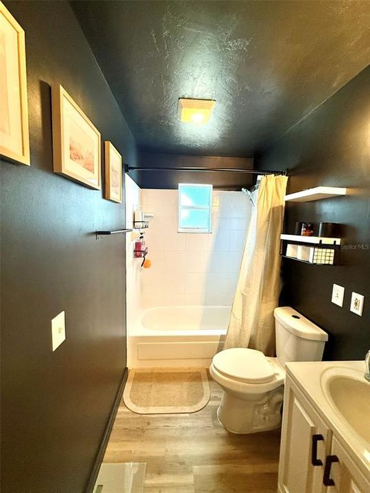 For Sale: $160,000 (3 beds, 1 baths, 1096 Square Feet)