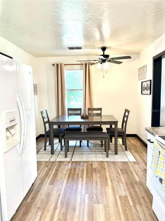 For Sale: $160,000 (3 beds, 1 baths, 1096 Square Feet)