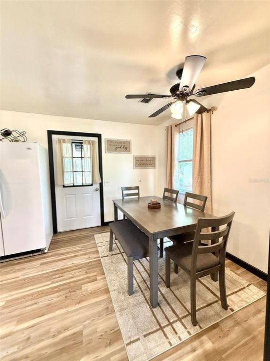 For Sale: $160,000 (3 beds, 1 baths, 1096 Square Feet)