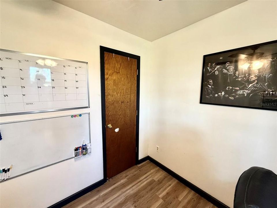 For Sale: $160,000 (3 beds, 1 baths, 1096 Square Feet)