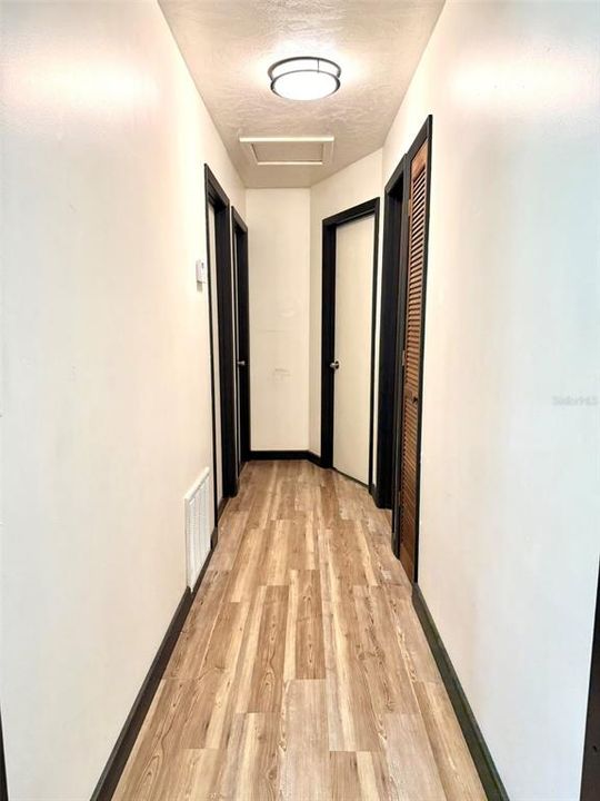 For Sale: $160,000 (3 beds, 1 baths, 1096 Square Feet)