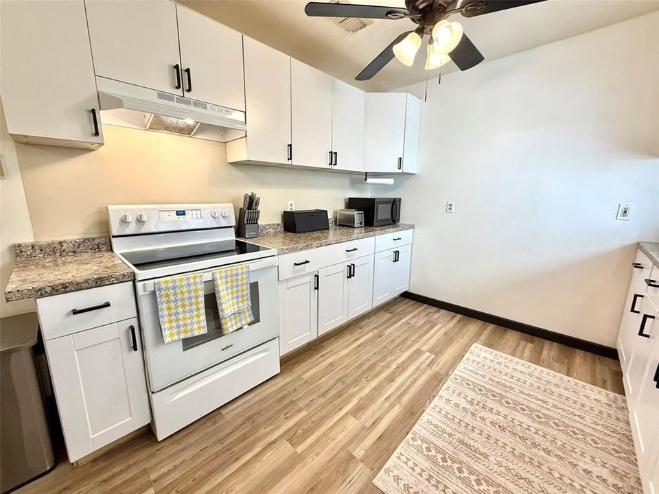 For Sale: $160,000 (3 beds, 1 baths, 1096 Square Feet)