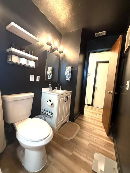 For Sale: $160,000 (3 beds, 1 baths, 1096 Square Feet)