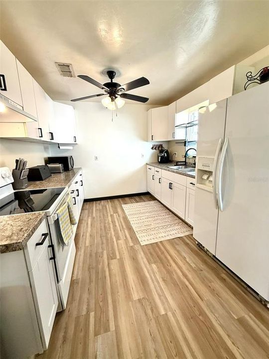 For Sale: $160,000 (3 beds, 1 baths, 1096 Square Feet)