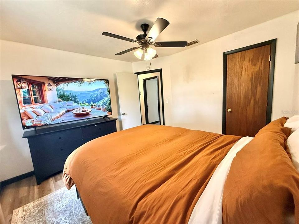 For Sale: $160,000 (3 beds, 1 baths, 1096 Square Feet)