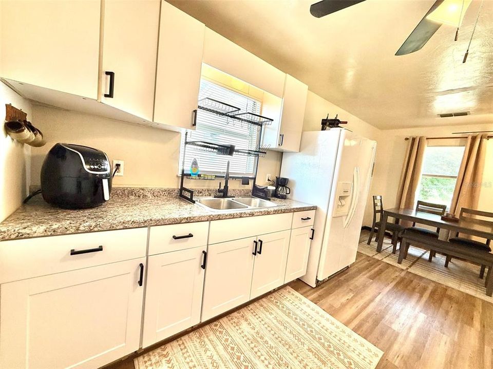 For Sale: $160,000 (3 beds, 1 baths, 1096 Square Feet)