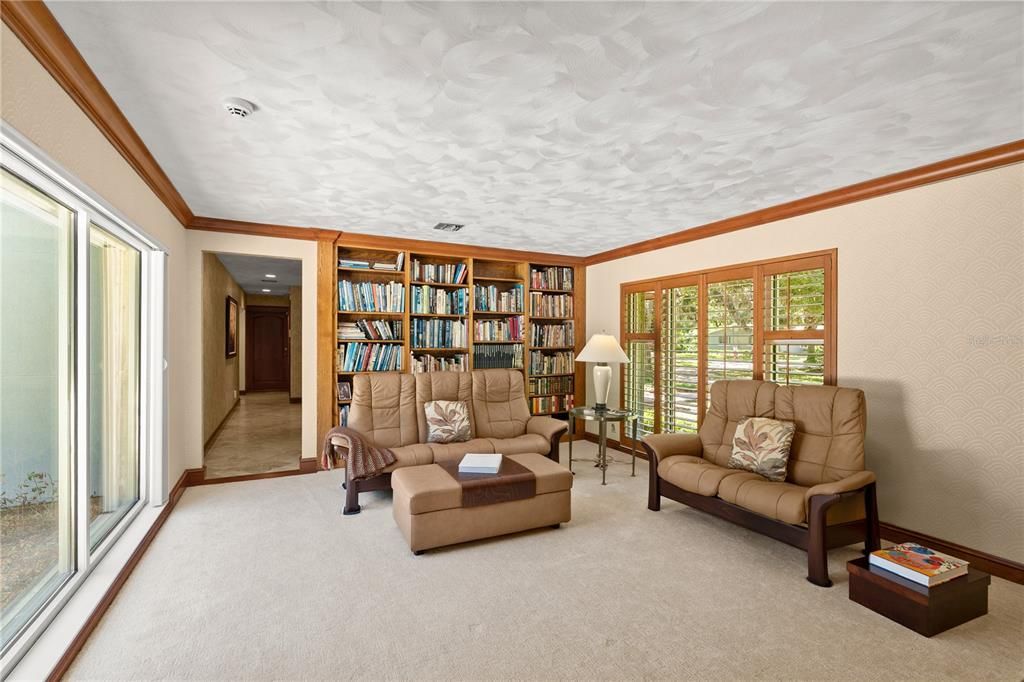 Под контрактом: $675,000 (3 спален, 3 ванн, 4412 Квадратных фут)