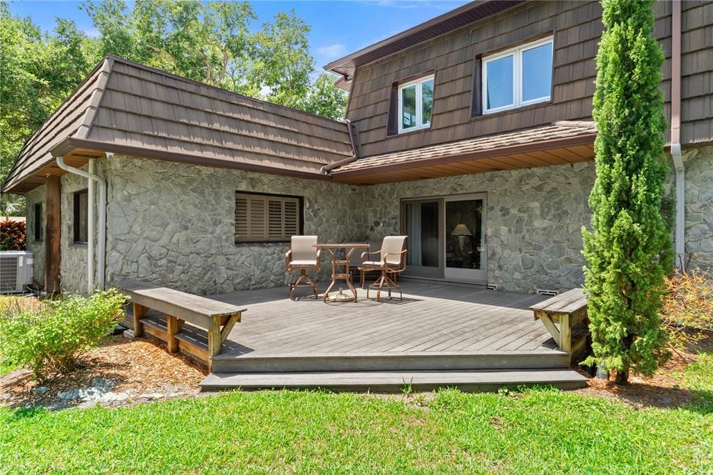 Под контрактом: $675,000 (3 спален, 3 ванн, 4412 Квадратных фут)