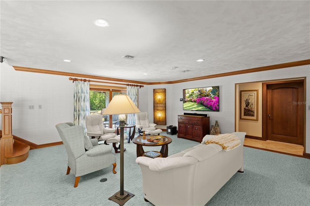 Под контрактом: $675,000 (3 спален, 3 ванн, 4412 Квадратных фут)