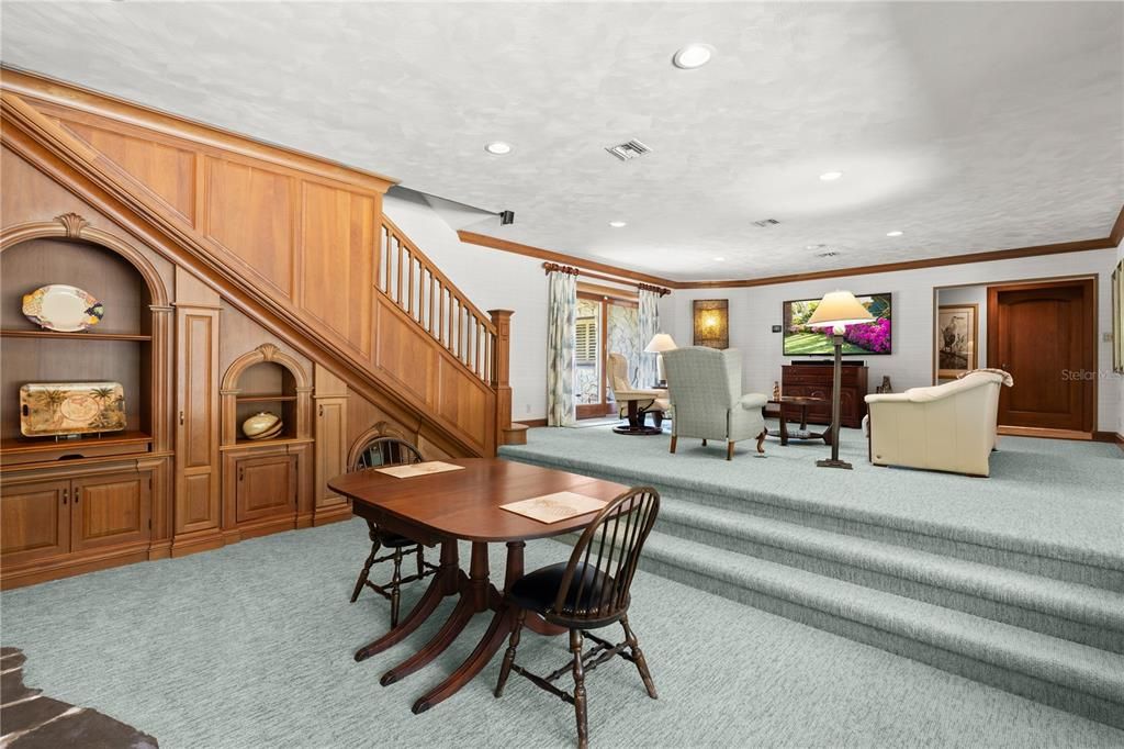 Под контрактом: $675,000 (3 спален, 3 ванн, 4412 Квадратных фут)