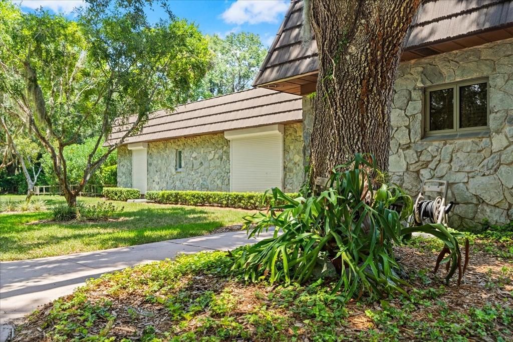 Под контрактом: $675,000 (3 спален, 3 ванн, 4412 Квадратных фут)