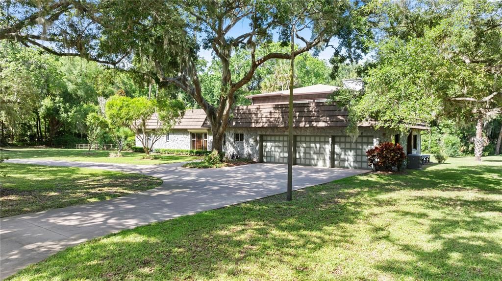 Под контрактом: $675,000 (3 спален, 3 ванн, 4412 Квадратных фут)