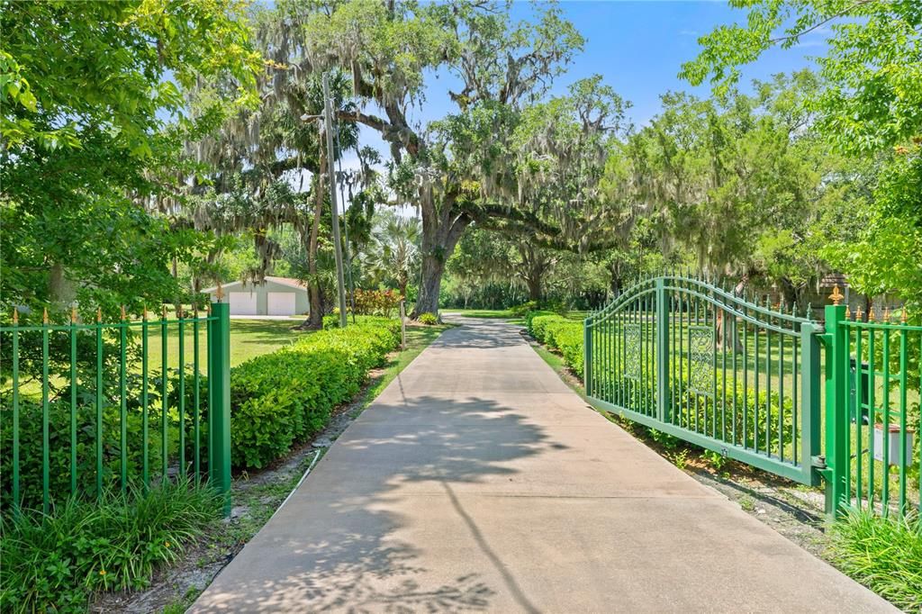 Под контрактом: $675,000 (3 спален, 3 ванн, 4412 Квадратных фут)