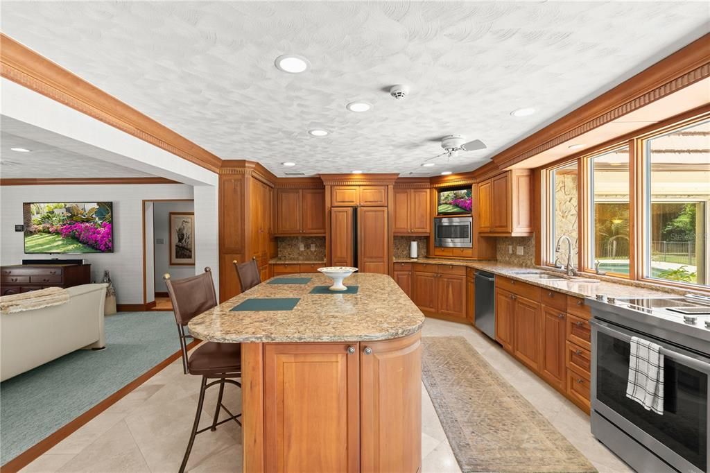 Под контрактом: $675,000 (3 спален, 3 ванн, 4412 Квадратных фут)