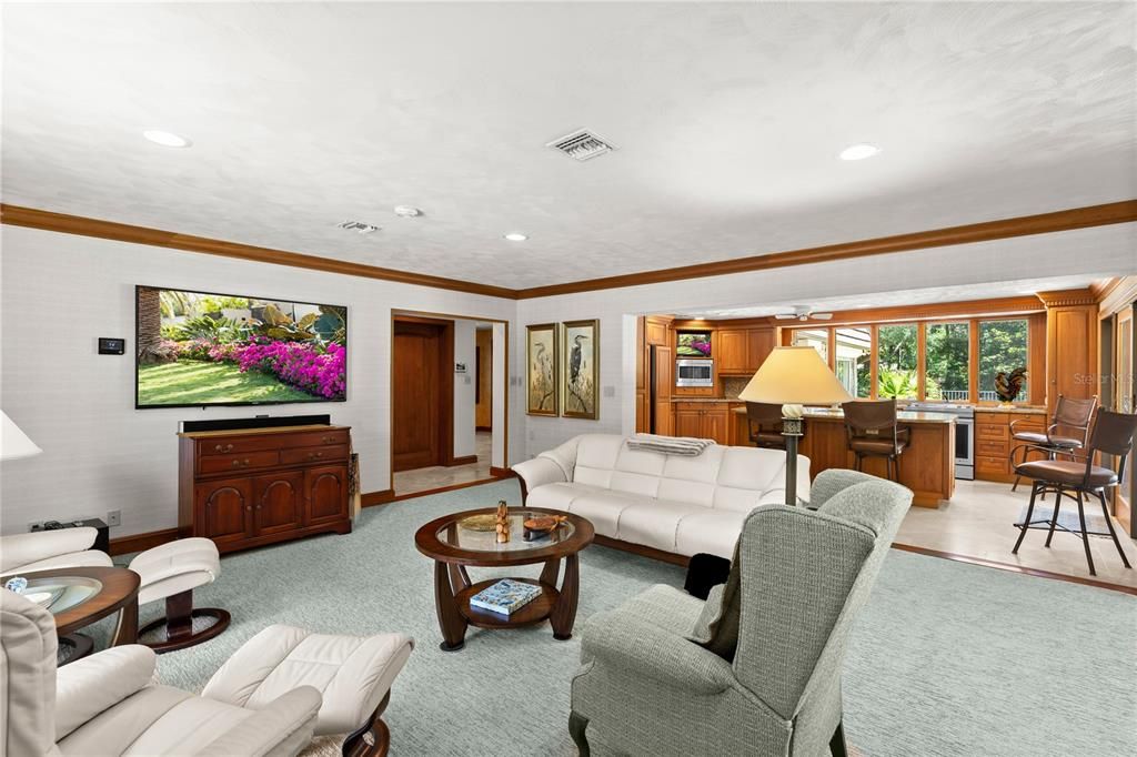 Под контрактом: $675,000 (3 спален, 3 ванн, 4412 Квадратных фут)