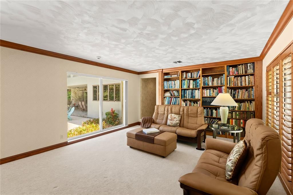 Под контрактом: $675,000 (3 спален, 3 ванн, 4412 Квадратных фут)