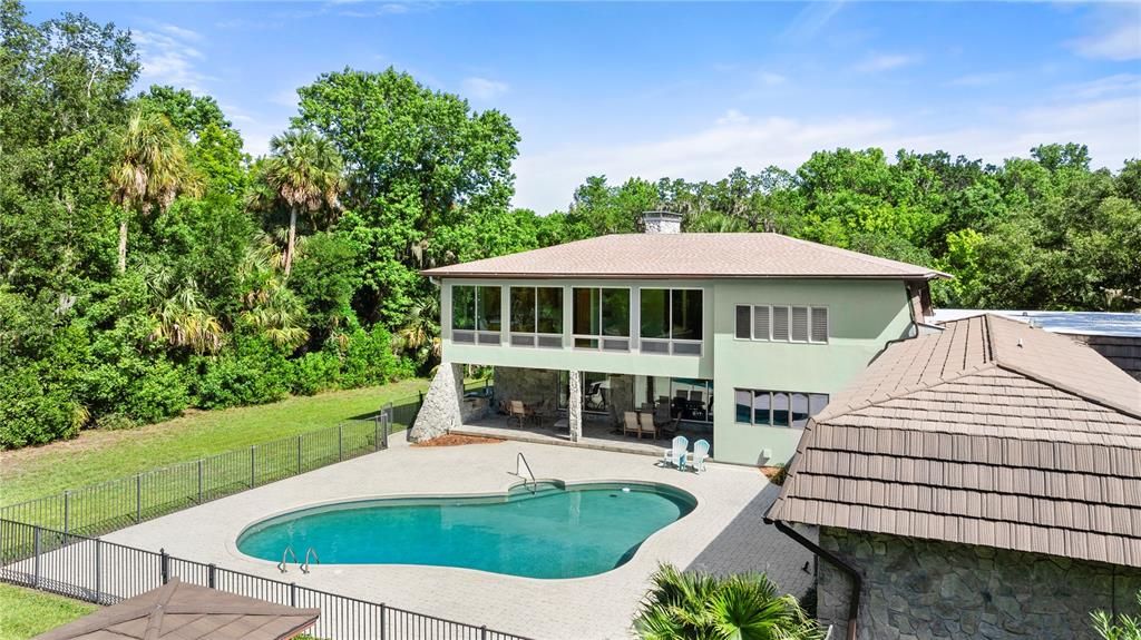 Под контрактом: $675,000 (3 спален, 3 ванн, 4412 Квадратных фут)