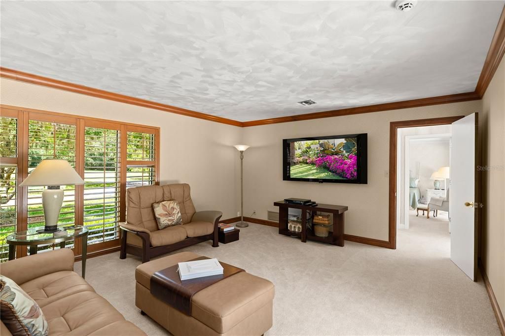 Под контрактом: $675,000 (3 спален, 3 ванн, 4412 Квадратных фут)