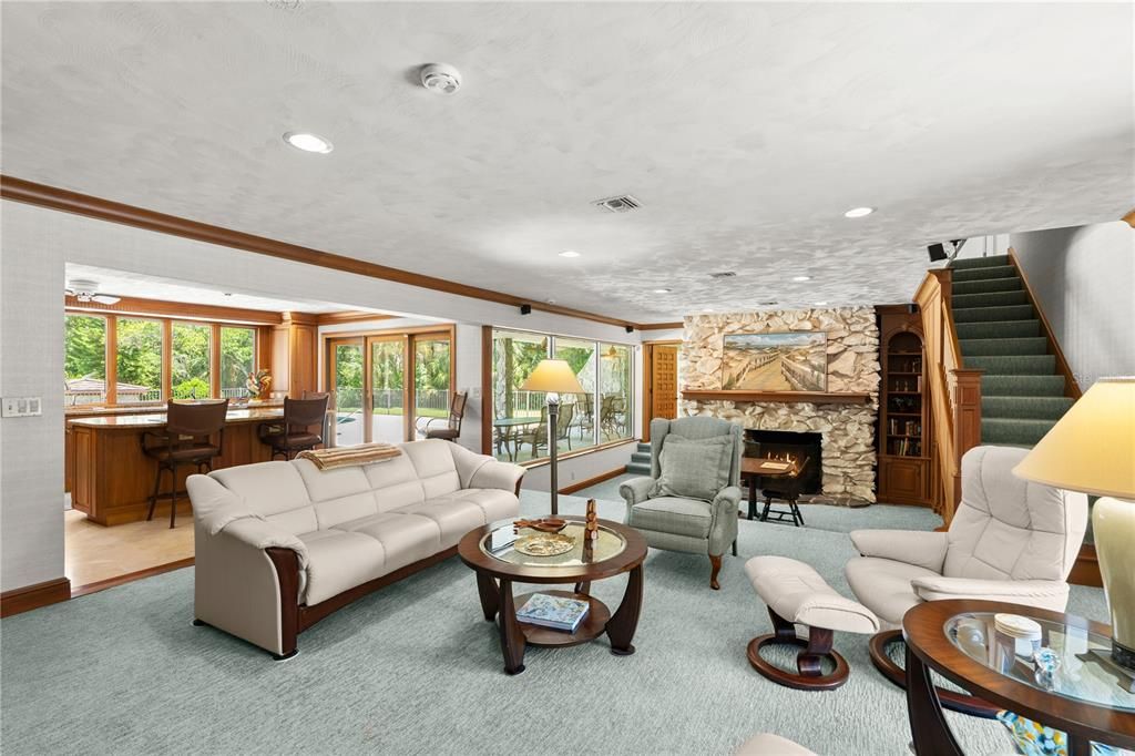 Под контрактом: $675,000 (3 спален, 3 ванн, 4412 Квадратных фут)