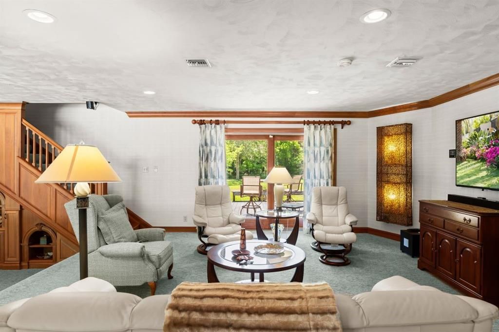 Под контрактом: $675,000 (3 спален, 3 ванн, 4412 Квадратных фут)