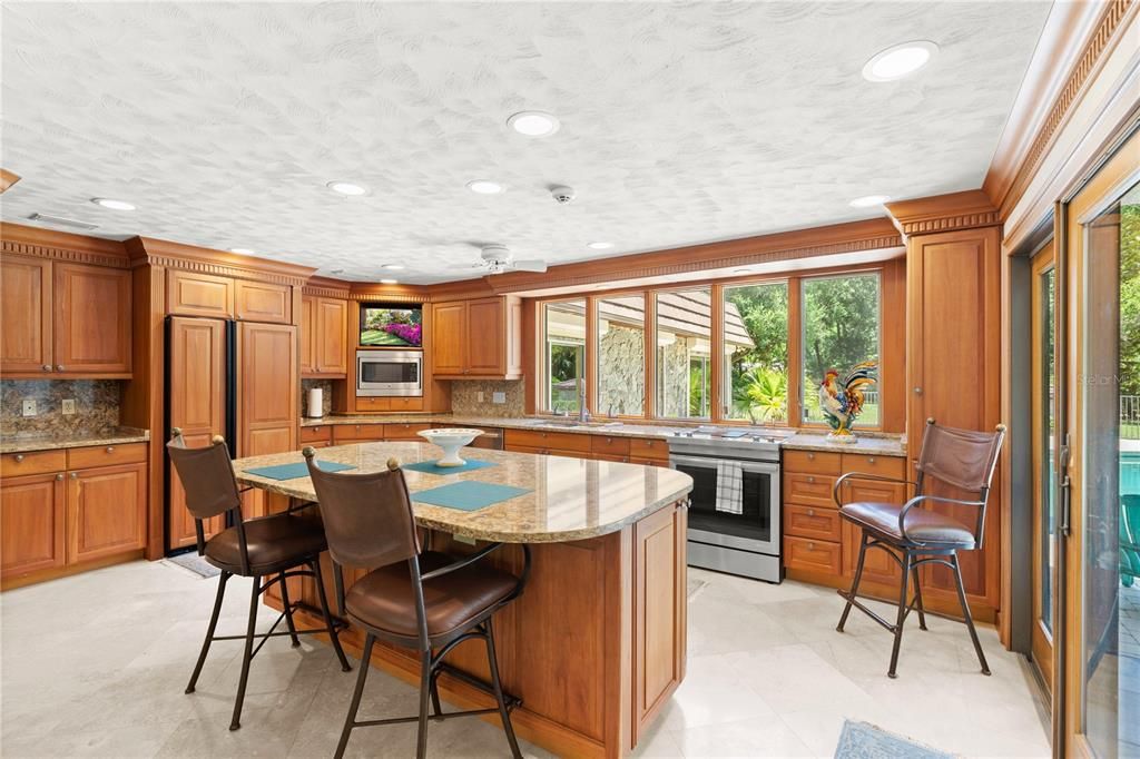 Под контрактом: $675,000 (3 спален, 3 ванн, 4412 Квадратных фут)