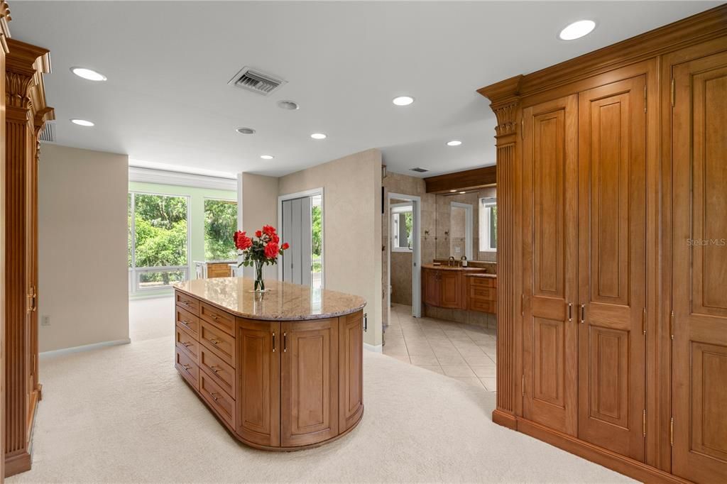 Под контрактом: $675,000 (3 спален, 3 ванн, 4412 Квадратных фут)