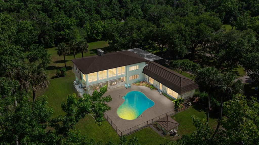 Под контрактом: $675,000 (3 спален, 3 ванн, 4412 Квадратных фут)