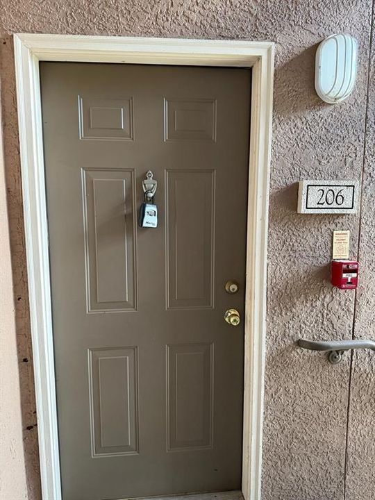 合同活跃: $1,250 (1 贝兹, 1 浴室, 641 平方英尺)