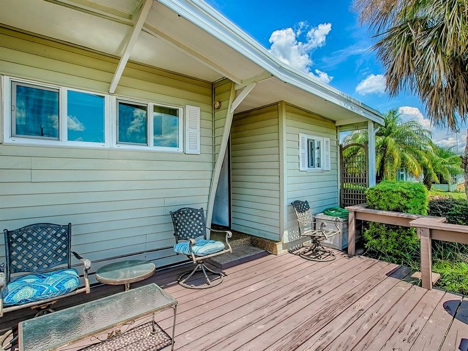 Под контрактом: $249,000 (2 спален, 2 ванн, 1168 Квадратных фут)