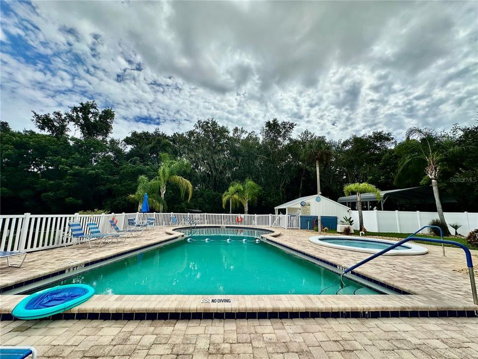 Под контрактом: $249,000 (2 спален, 2 ванн, 1168 Квадратных фут)